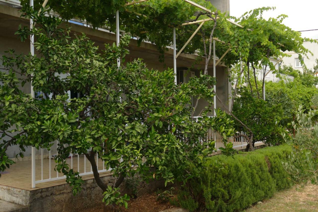 Studio Apartman Sutic Kastel Novi Exterior photo